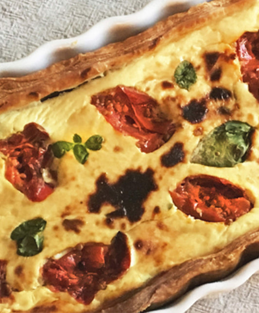 Tarte salée à la ricotta, pousses d’épinards & parmesan