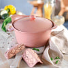 Cocotte personnalisable en métal 28 cm rose L'Incroyable Cookut