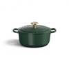 Cocotte ronde en fonte émaillée vert forêt Le Creuset 24 cm avec bouton doré, vendue par Du Bruit dans la Cuisine